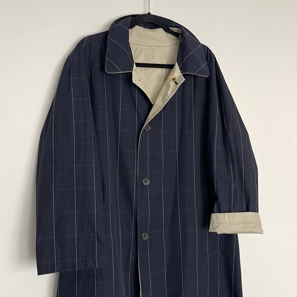 Stylish Navy and Beige Trench Coat - Picture 4 of 16
